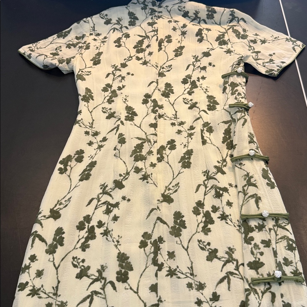 🌹 Luxe Floral Brocade Qipao Dress | Asian Cheongsam Style | Satin Silk Look 🌹 - Picture 4 of 6